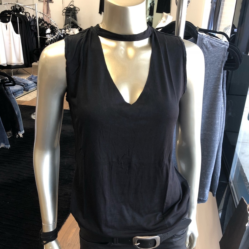 Black muscle tee